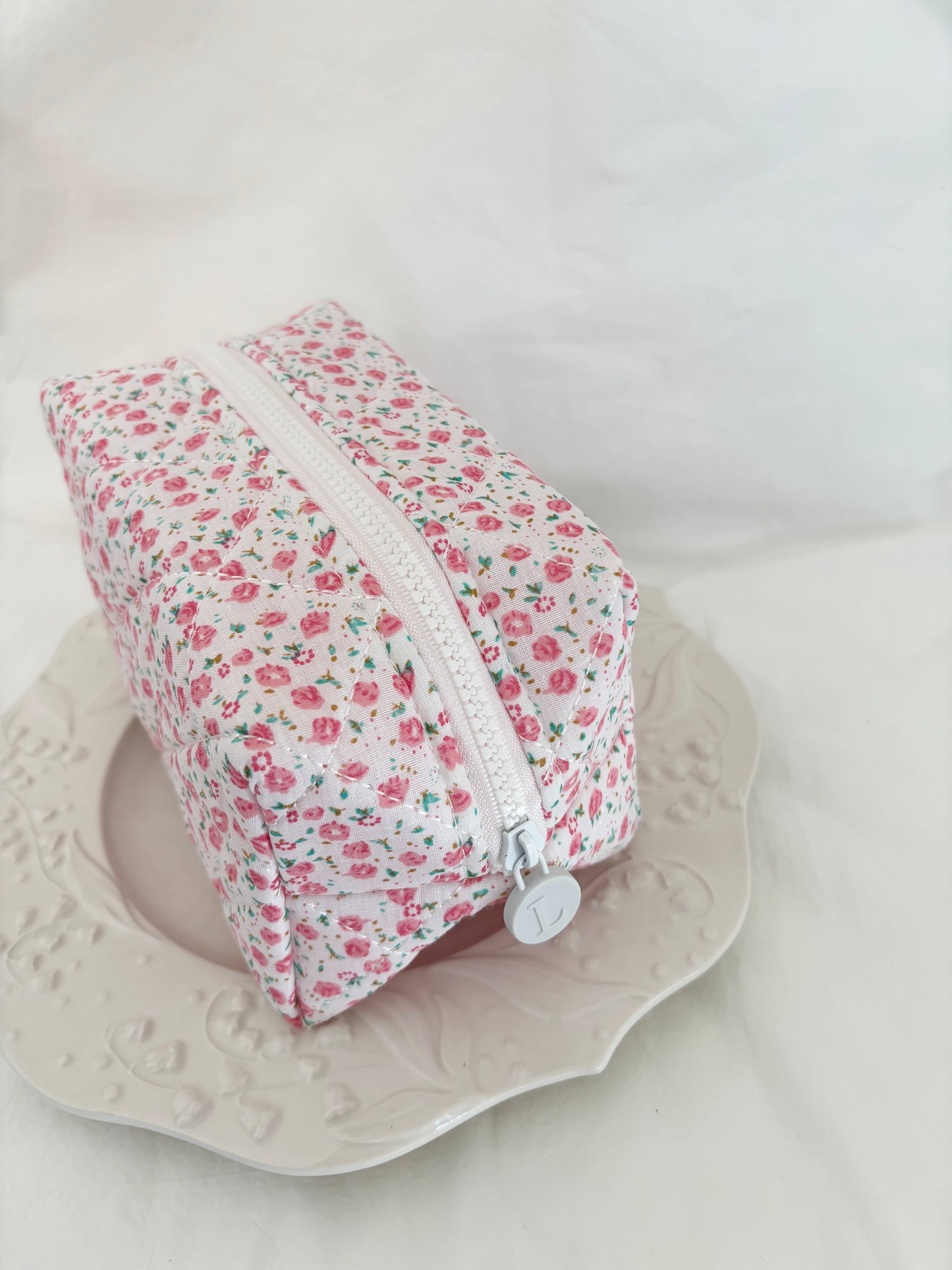 Quilted Floral Vintage Retro Make up Bags (TIRO)