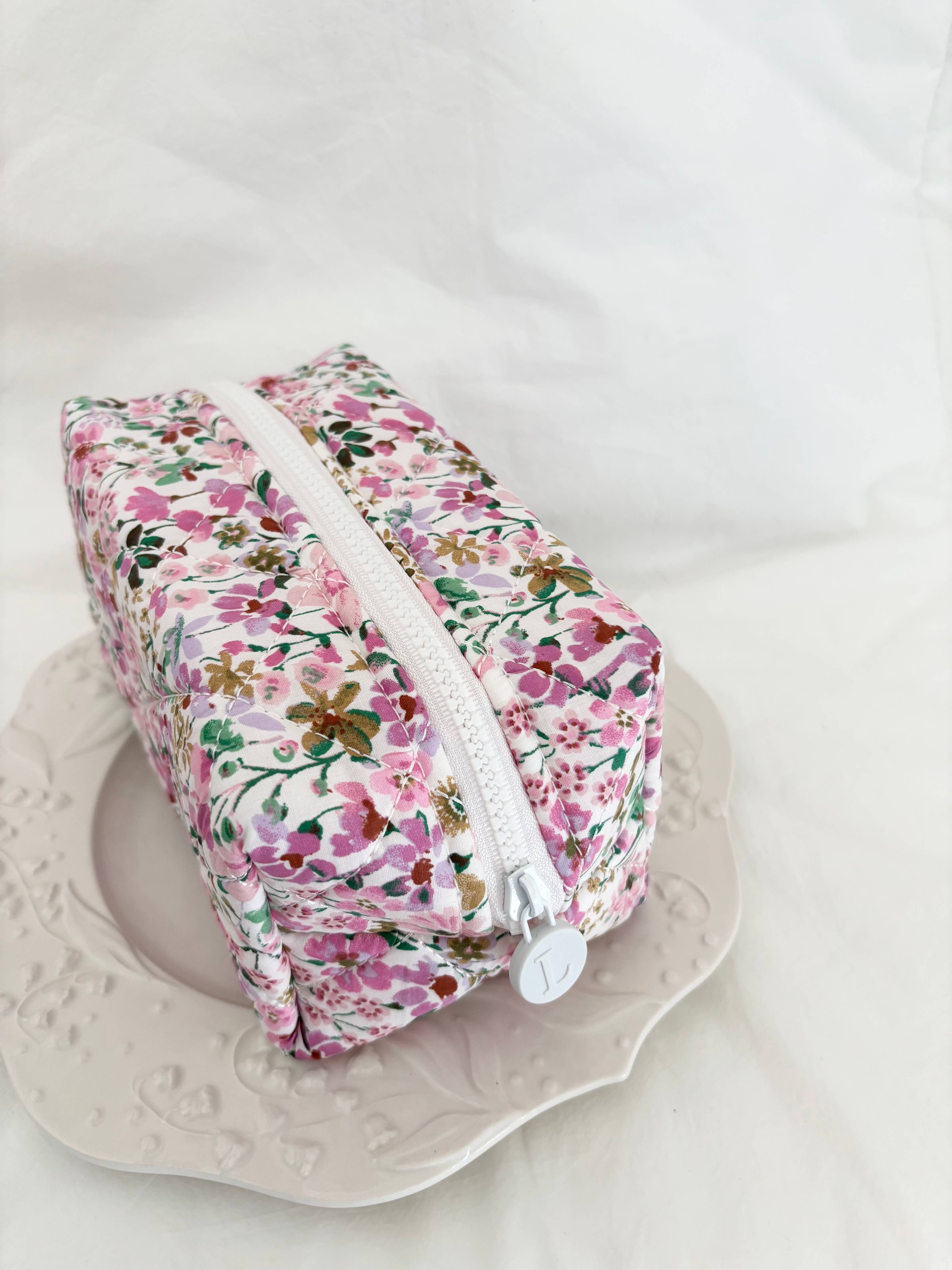 Quilted Floral Vintage Retro Make up Bags (TIRO)